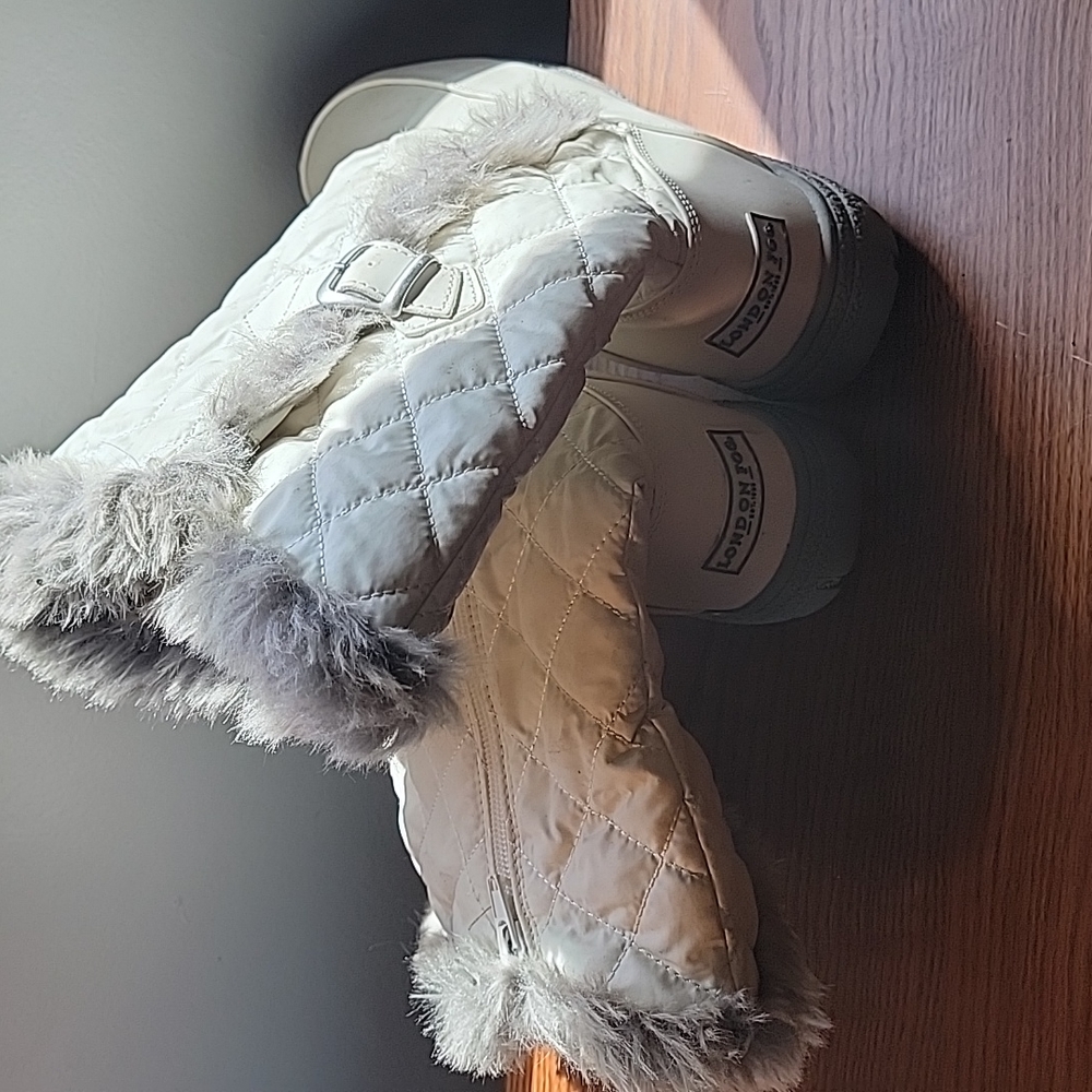 London Fog winter boots white